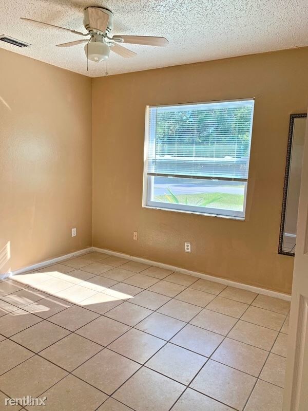 Foto principal - 12040 Henley Ave