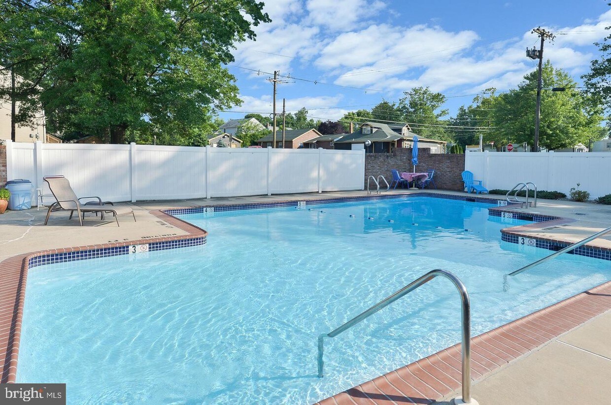 201 Cuthbert Blvd Unit G01, Haddon Township, NJ 08107 Room for Rent