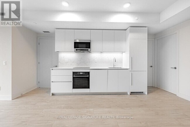 Building Photo - 8 Cumberland St