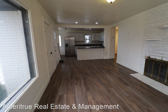 Building Photo - 4 br, 3 bath House - 140 S 200 E