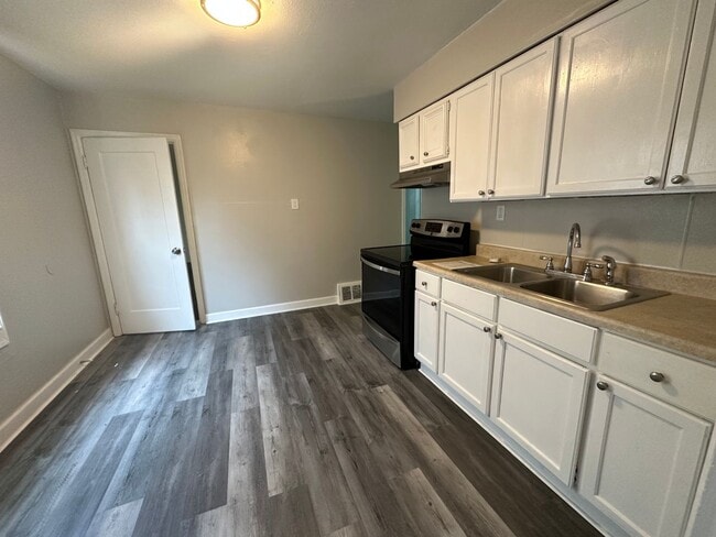 Building Photo - 8000 Blueberry Ln
