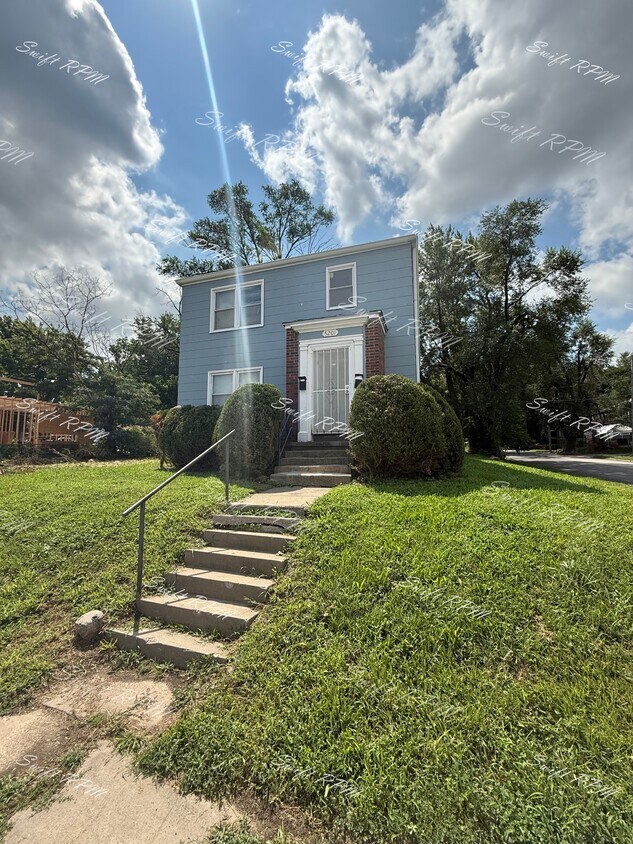 Foto principal - 5201 E 12th St