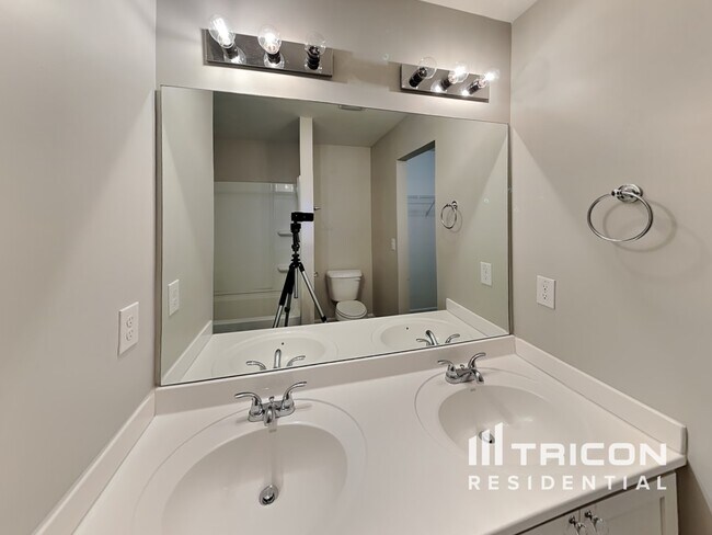 Building Photo - 341 Freeman Cir