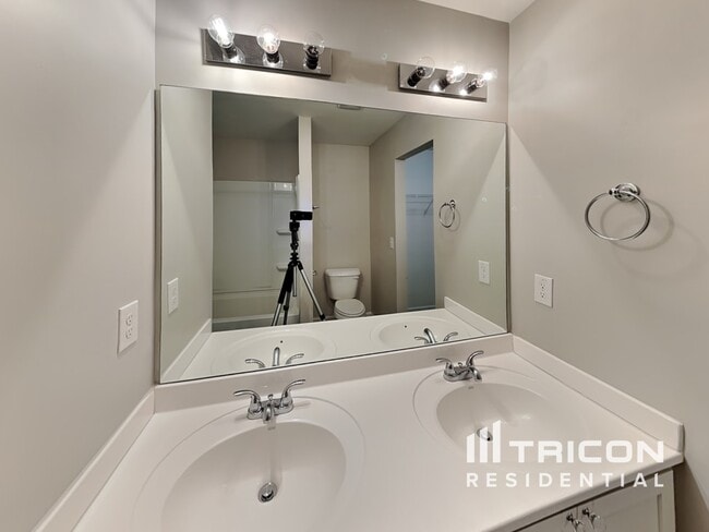 Foto del edificio - 341 Freeman Cir