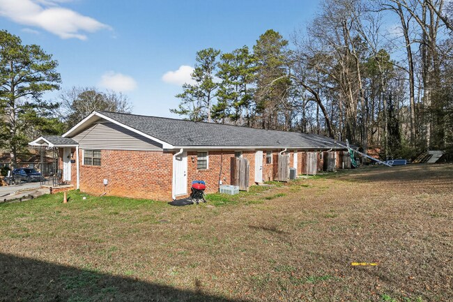 Foto del edificio - 3681 Lynn Dr