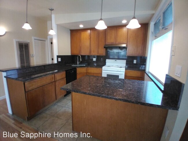 Foto del edificio - 3 br, 2 bath House - 771 Madrone Ave