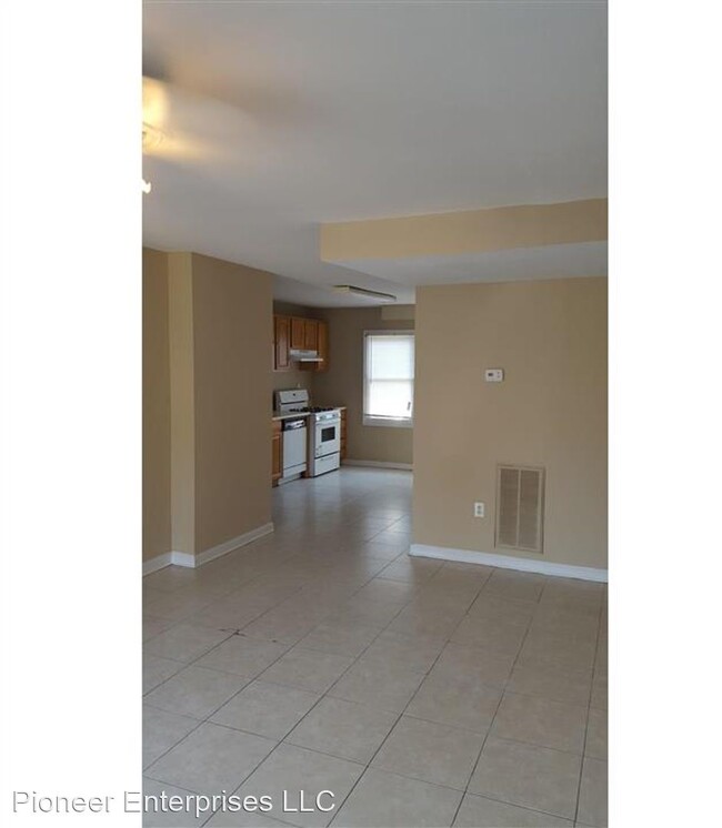 Building Photo - 3 br, 1 bath House - 8551 Pioneer Dr