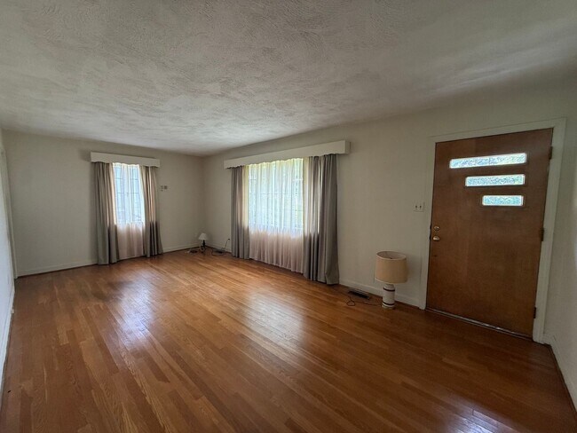 Foto del edificio - 313 Belmont Dr