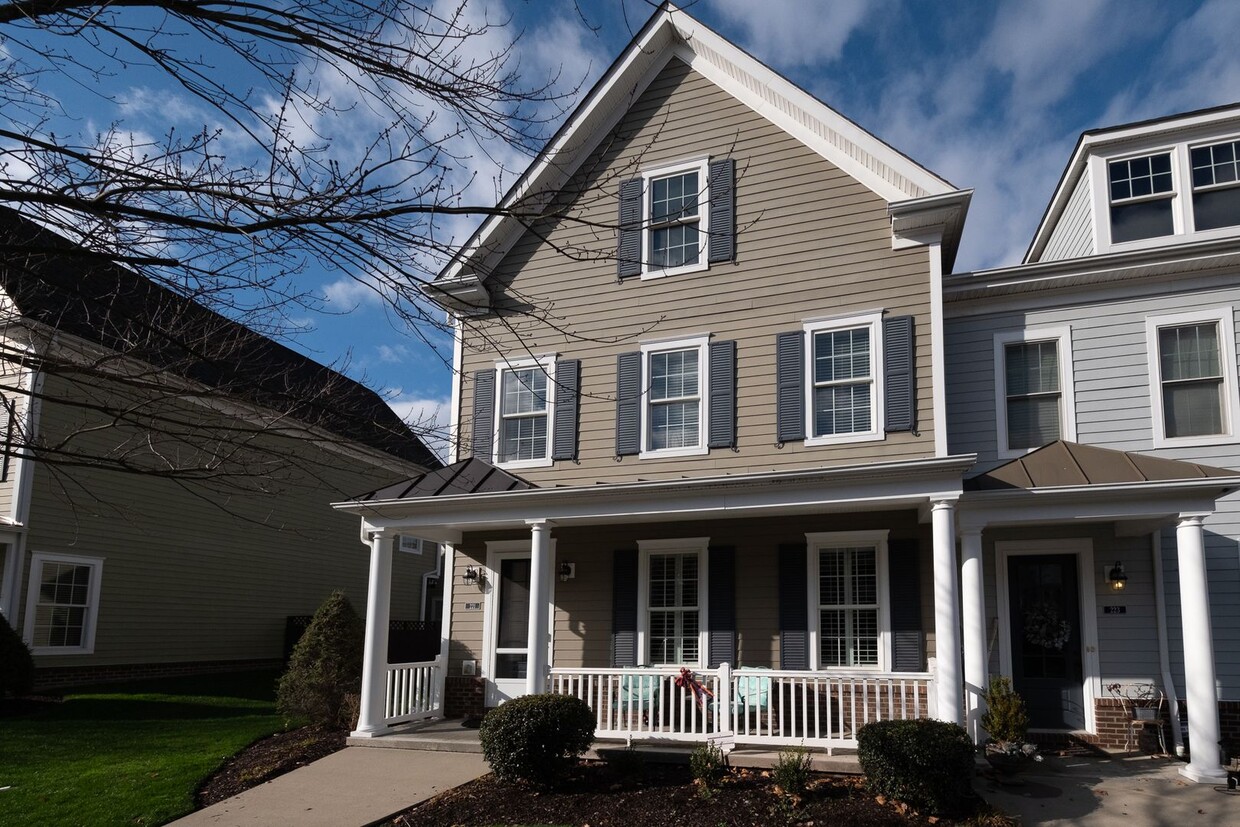 Primary Photo - US OPEN Rental: Modernistic townhome close...