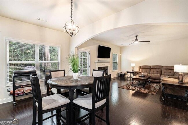 Foto del edificio - 3820 Kings Bridge Dr