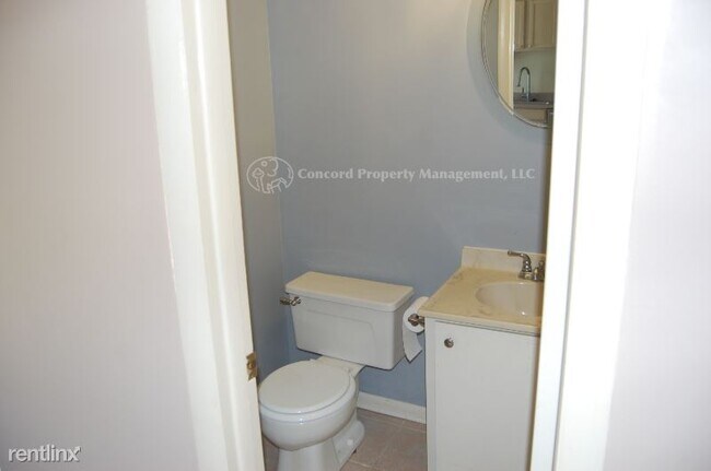 Building Photo - 4 br, 4 bath Townhome - 5 Castlebar Ct
