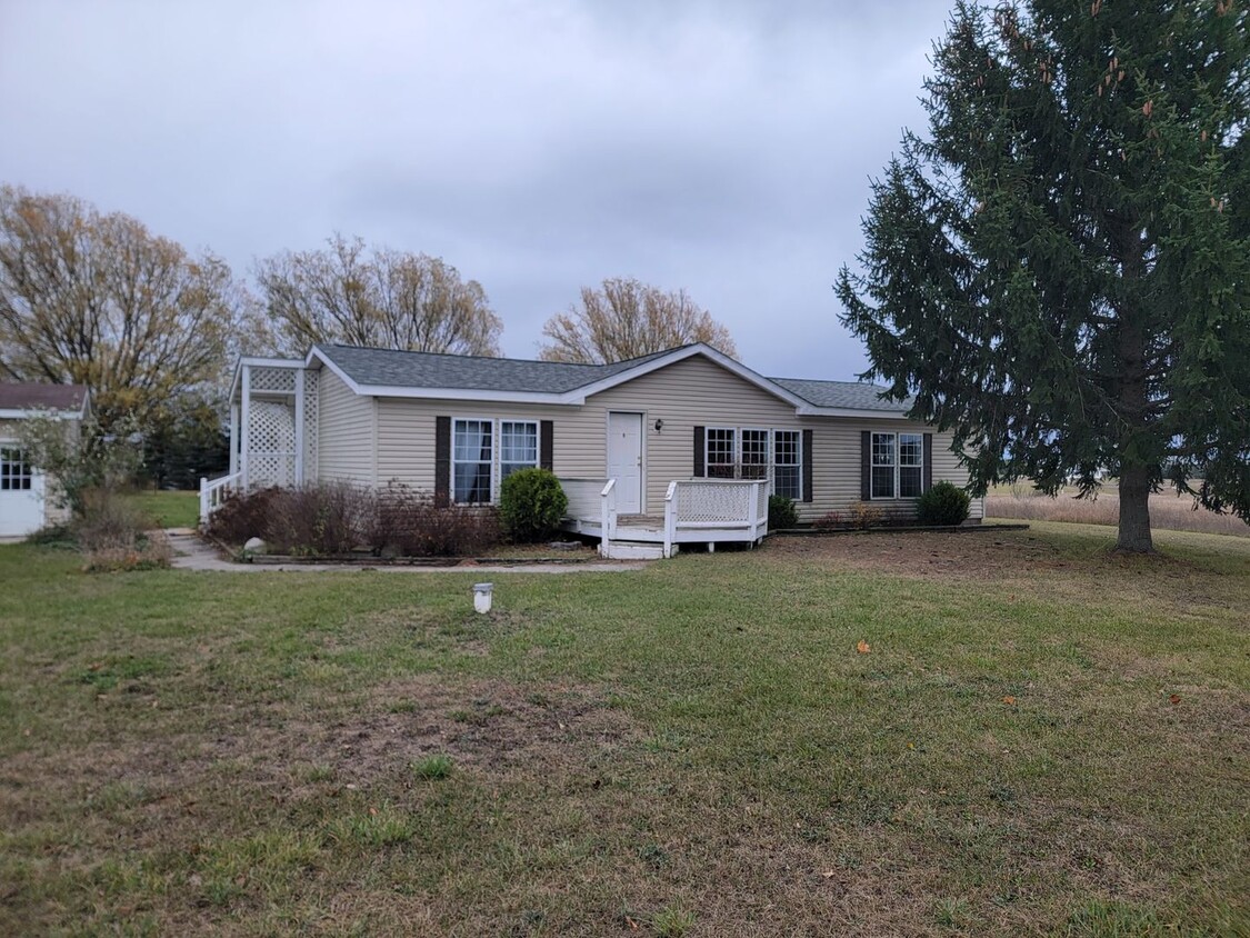 Primary Photo - 3 Bed 2 Bath 1700 sq feet Large Fenced Yar...