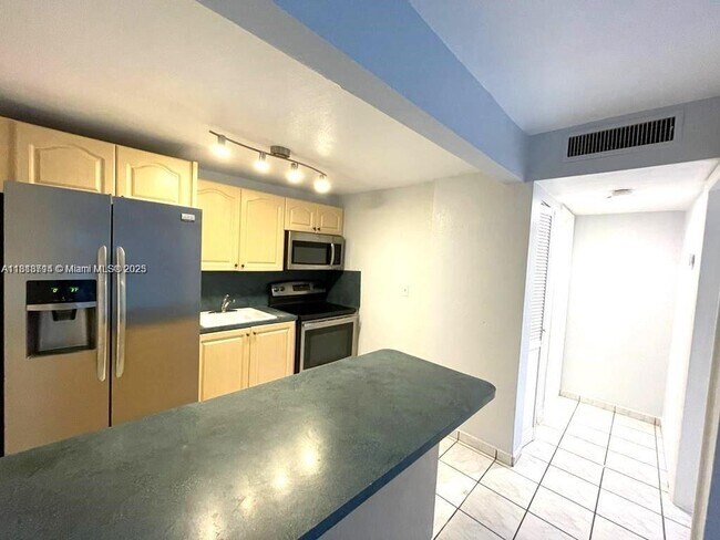Foto del edificio - 4275 NW S Tamiami Canal Dr