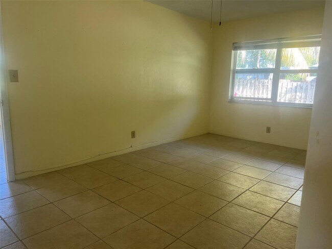 Foto del edificio - 872 NE 36th St