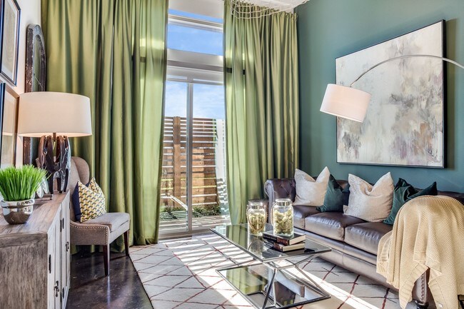 Cortland Farmers Market Apartments Dallas, TX