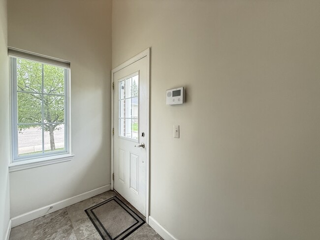 Foto del edificio - 5606 Arbor Chase Dr