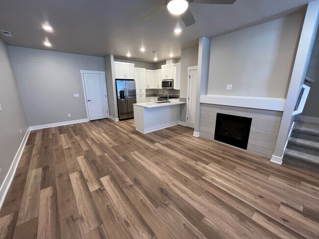 Building Photo - 3 Bed/2.5 Bath Townhome Built in 2023 in N...