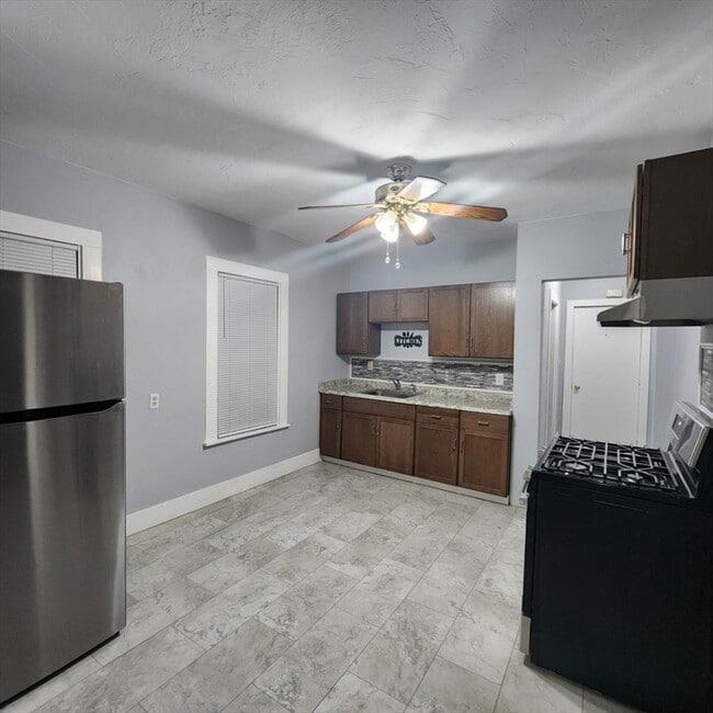 Building Photo - 31 Laurel St