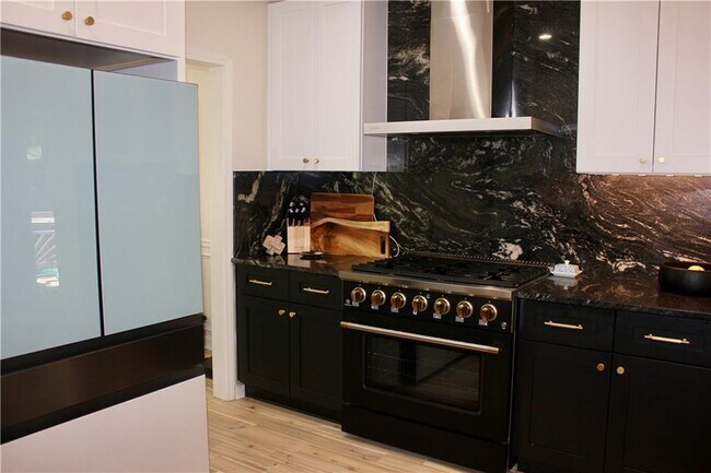 Foto del edificio - 600 Oakmont Hill