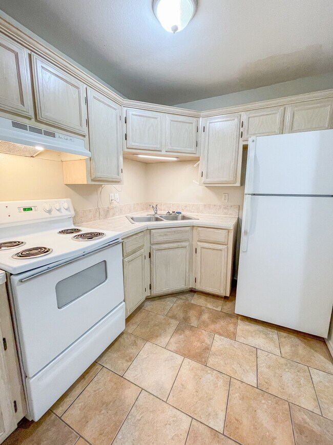 Building Photo - 713 Sonesta Dr