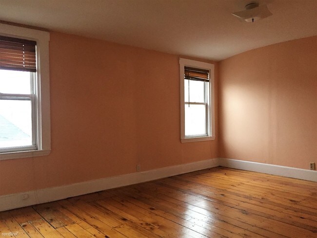 Foto del edificio - 2 br, 1 bath  - 51 Lopez St # 3PH