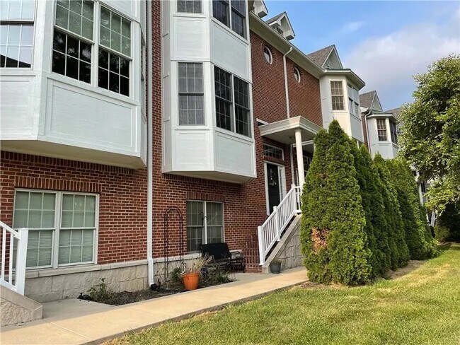 Building Photo - 837 S Park Trail Dr
