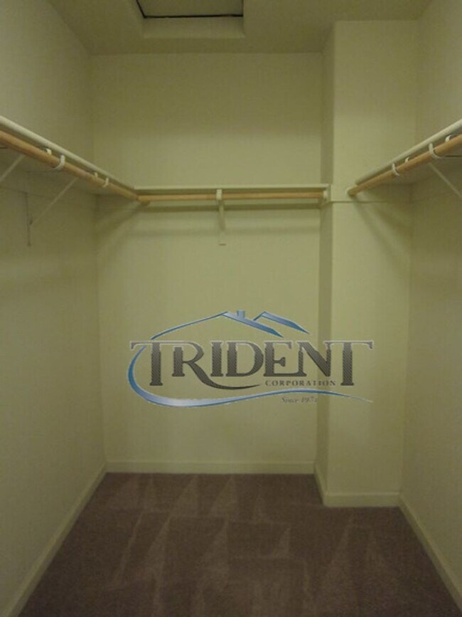 Foto del edificio - 3 bedroom, 2 1/2 bath halfplex/townhouse