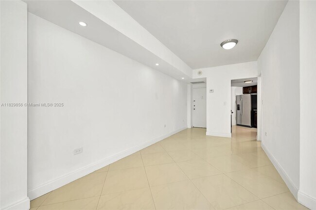 Foto del edificio - 801 Brickell Bay Dr