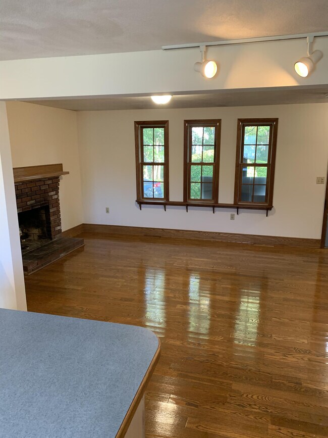 1359 Pulaski Blvd, Bellingham, MA 02019 Townhome Rentals in