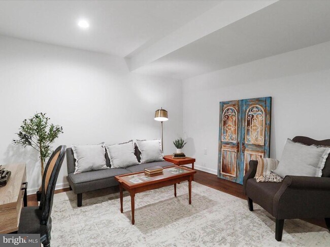 Foto del edificio - 326 W 11th St