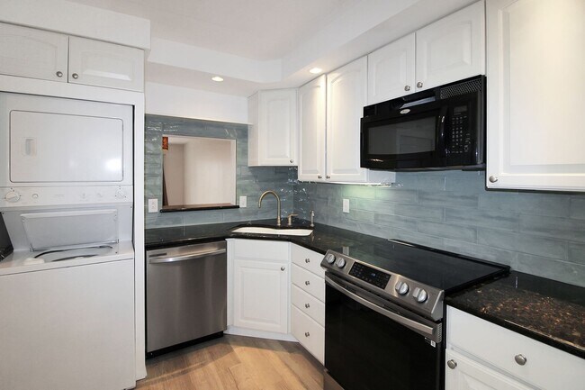 Building Photo - Bella Costa Annual Condo for Rent