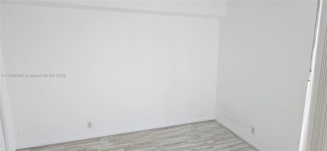 Foto del edificio - 3300 NE 191st St