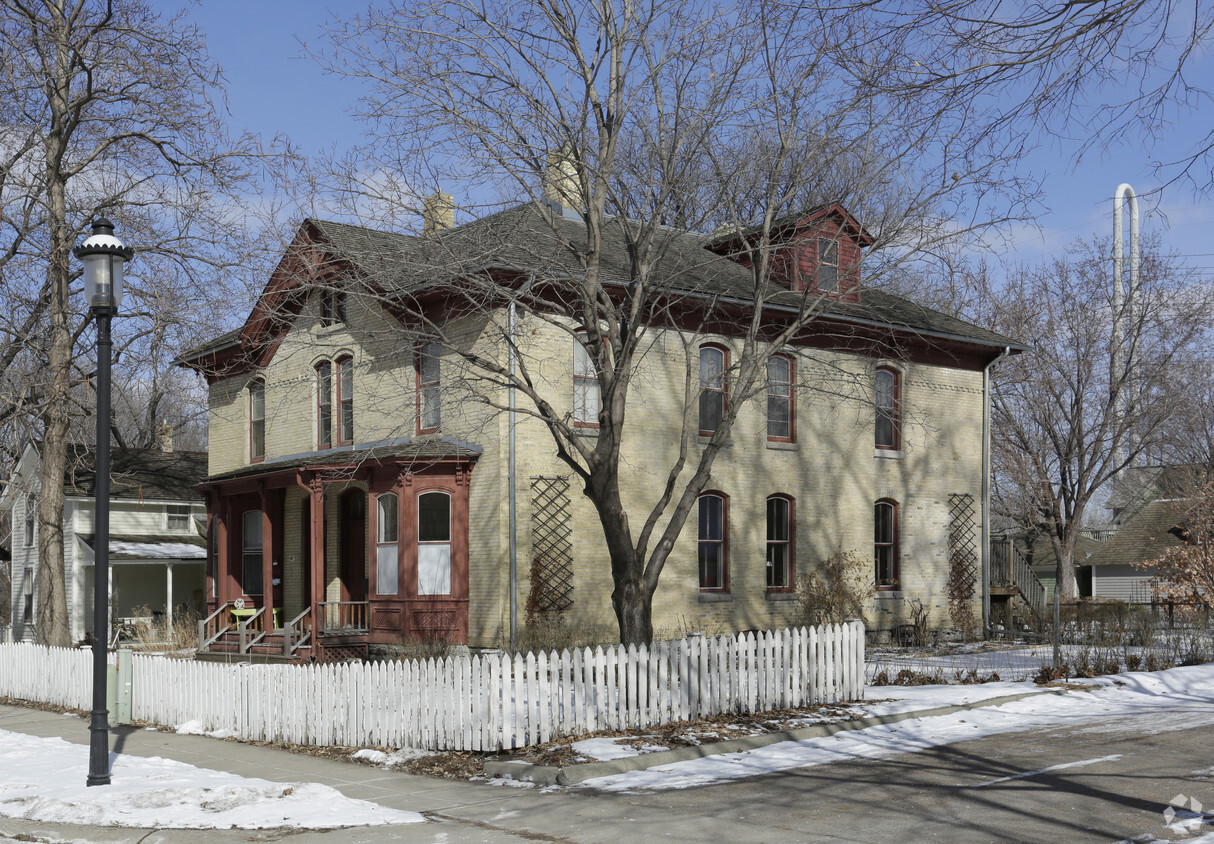 Building Photo - Nicollet Island Historic Homes