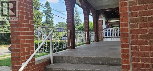 Building Photo - 1035 Elm Ave