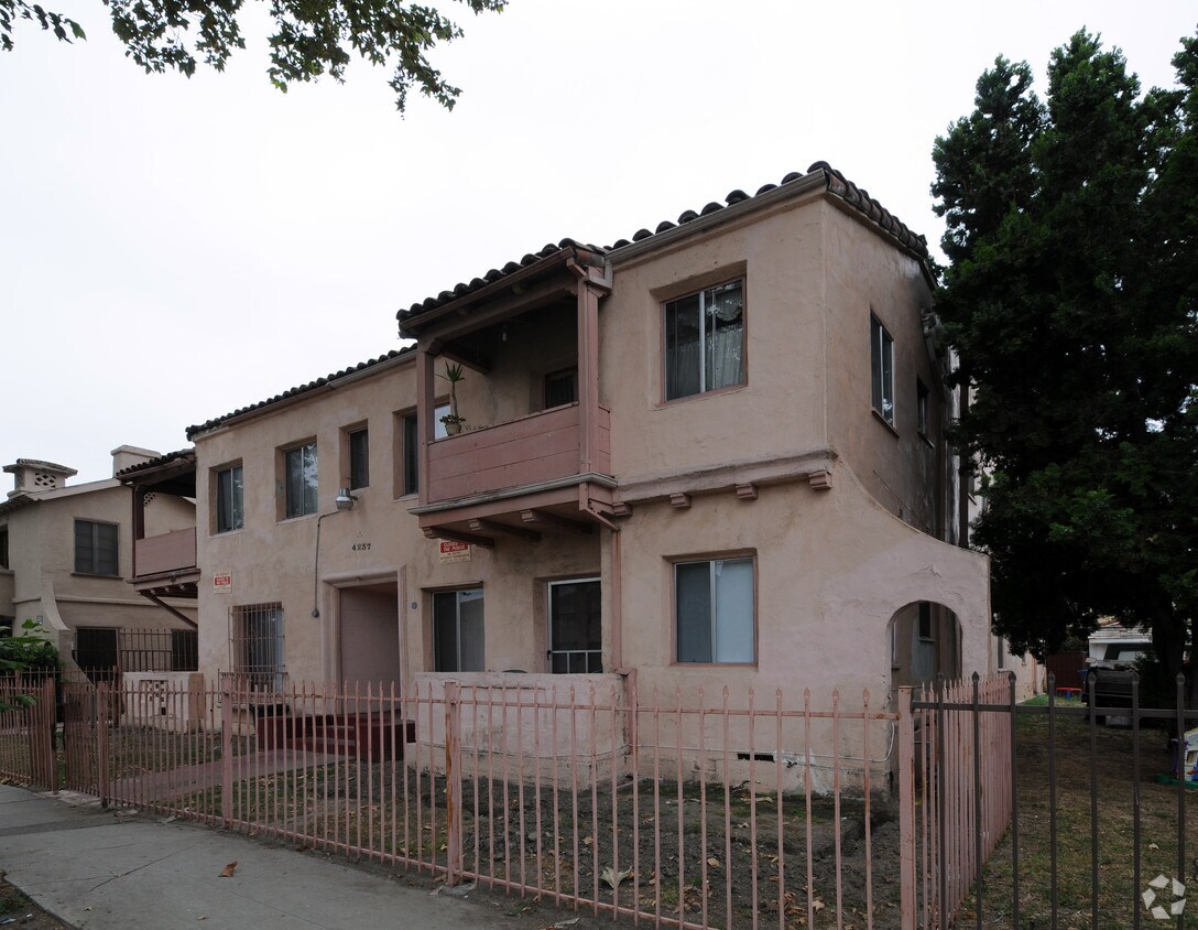 Foto del edificio - 4237 8th Ave