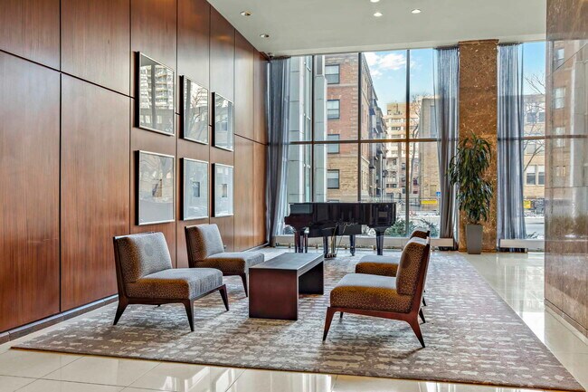 Foto del edificio - 655 W Irving Park Rd