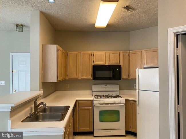 Foto del edificio - 13081 Autumn Woods Way