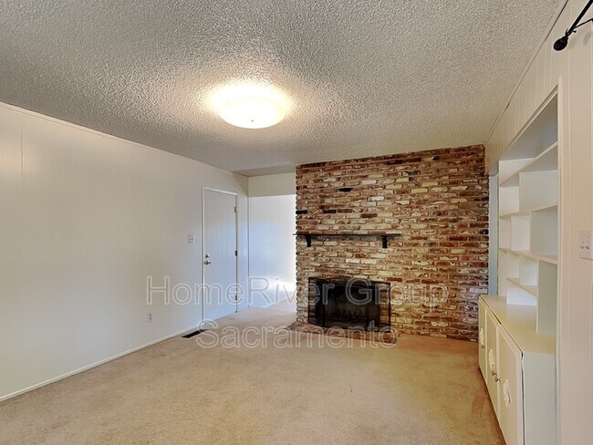 Foto del edificio - 6598 Willowbrae Way