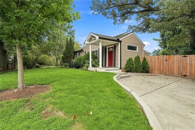 Foto del edificio - 1911 Woodland Hills Ave NW