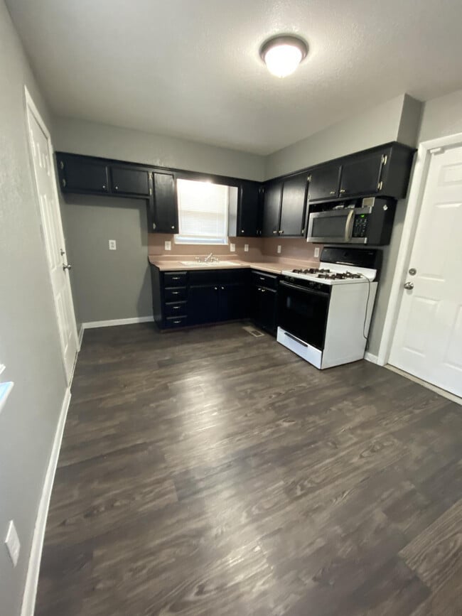 Building Photo - 3332 SW 42nd St