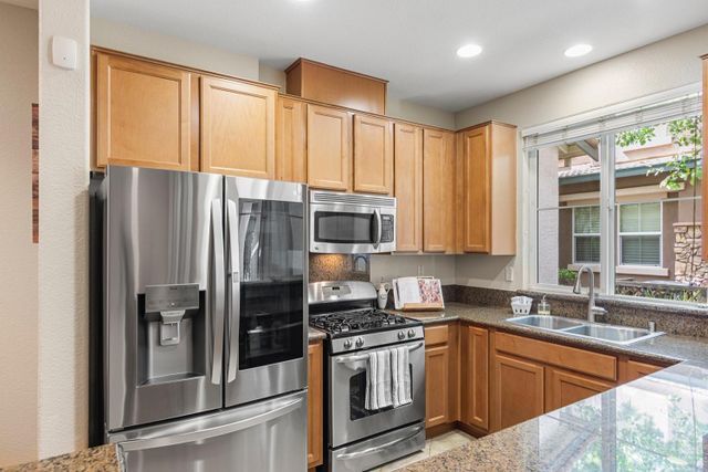 Building Photo - 2108 Las Palomas Loop