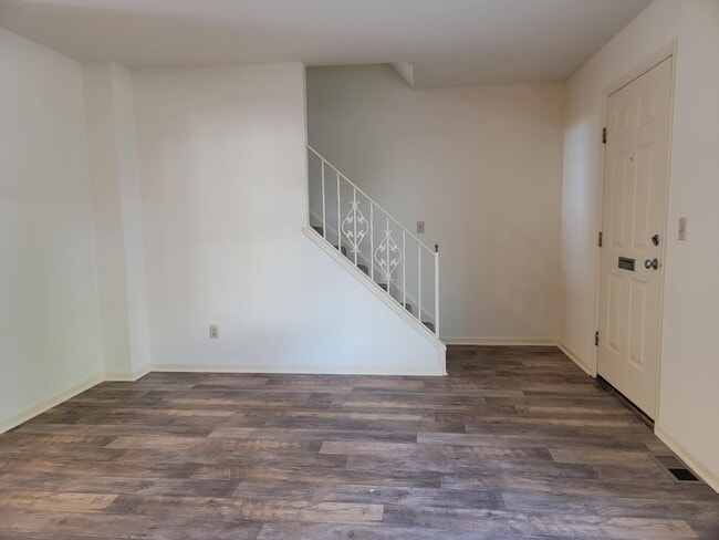 Building Photo - 116 Garden Ave