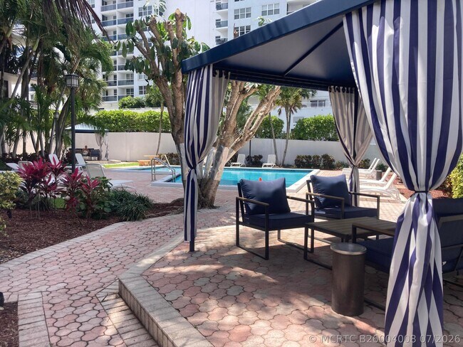 Foto del edificio - 3031 N Ocean Blvd