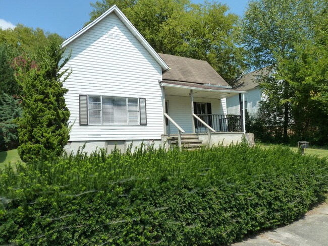 Building Photo - 423 E Emerald Ave