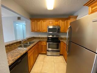 Building Photo - 1525 Lake Crystal Dr