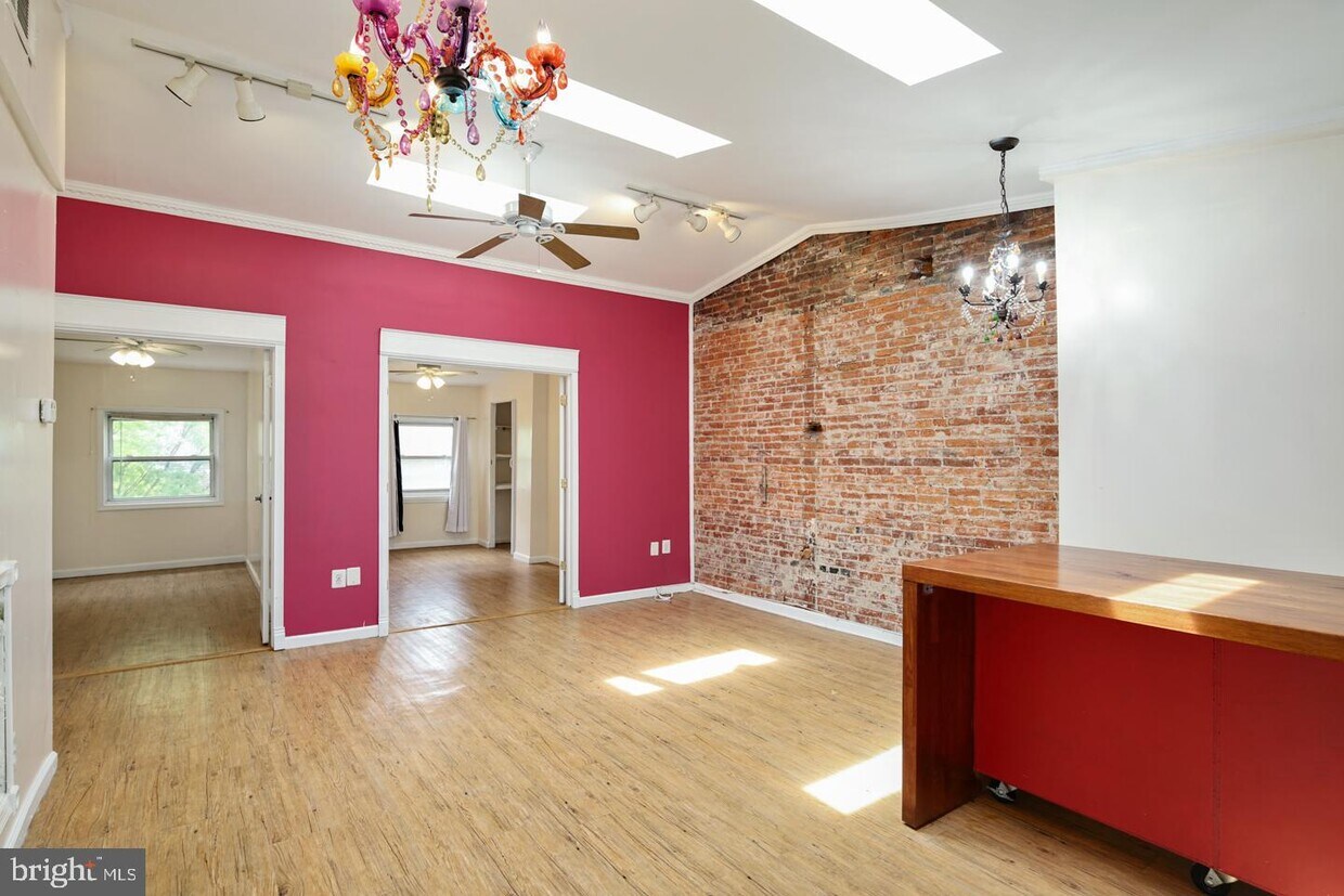 Primary Photo - 1333 Pine St
