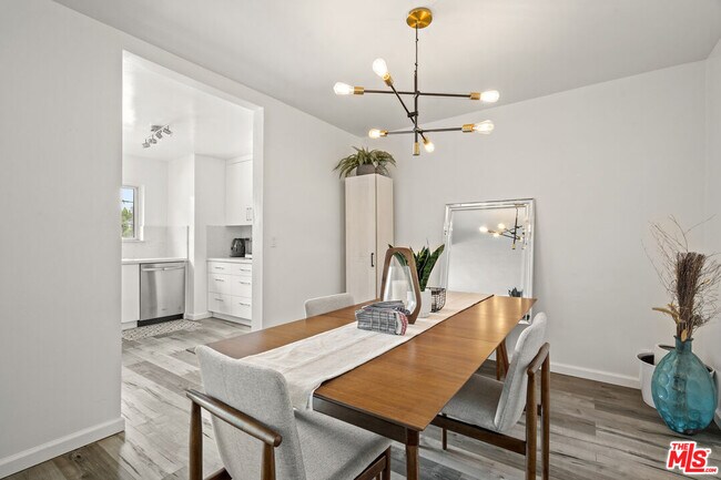 Foto del edificio - 645 Westmount Dr