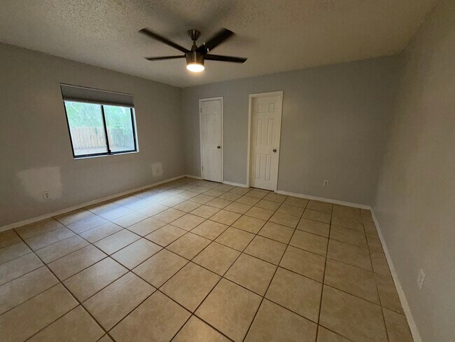 Foto del edificio - 8418 Bottlebrush Ct