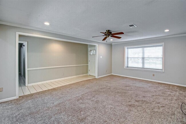 Building Photo - 9638 Meadowglen Ln