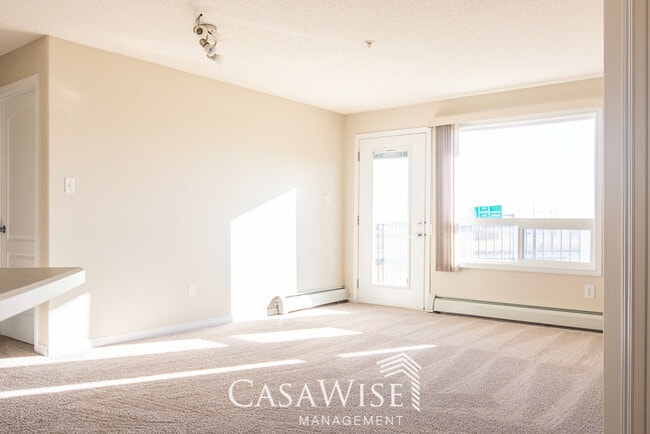 Building Photo - 7331-7331 South Terwillegar Dr NW